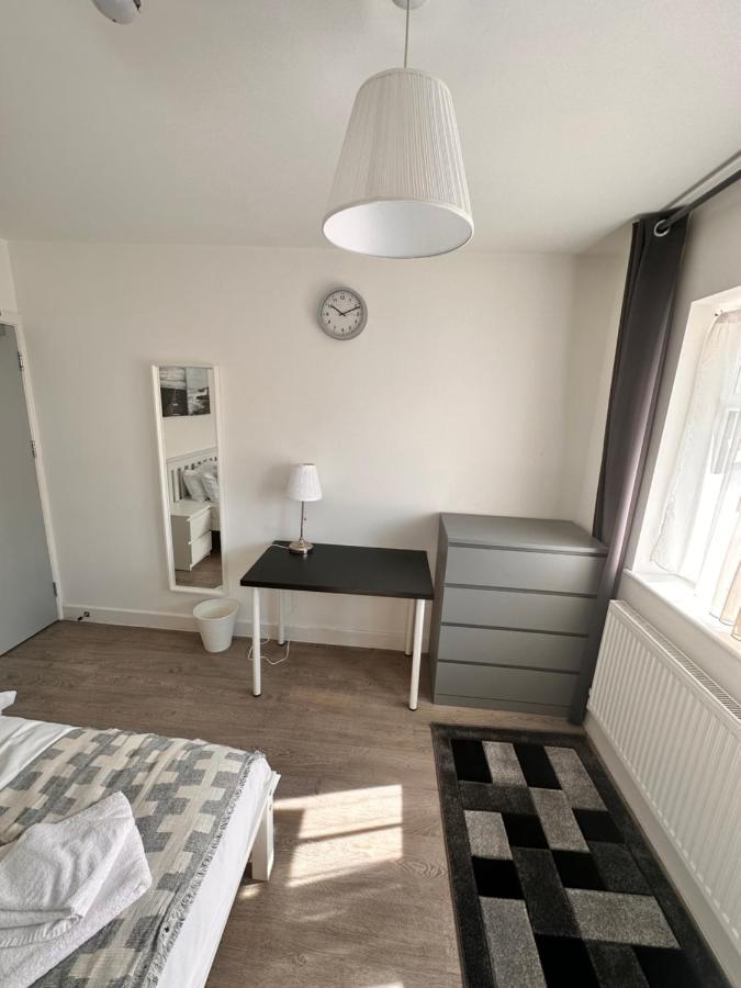 Double And Single Rooms In Bromley By Bow London Eksteriør billede