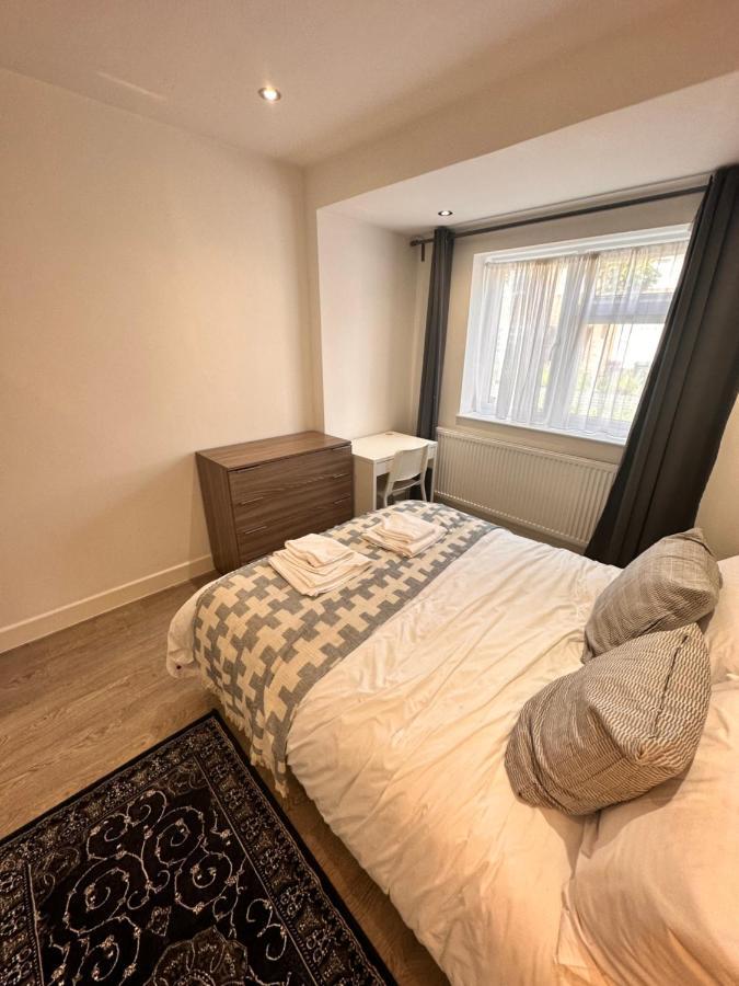 Double And Single Rooms In Bromley By Bow London Eksteriør billede