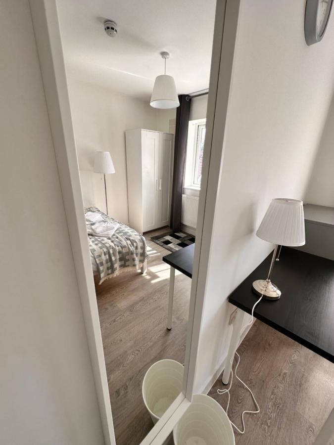 Double And Single Rooms In Bromley By Bow London Eksteriør billede