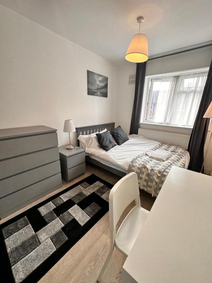 Double And Single Rooms In Bromley By Bow London Eksteriør billede