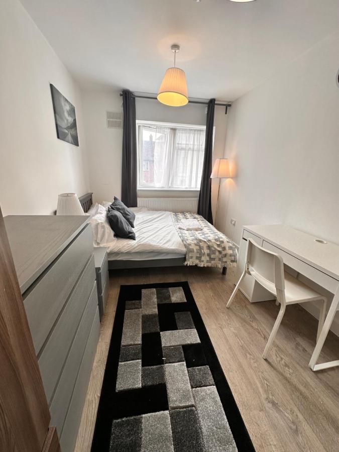 Double And Single Rooms In Bromley By Bow London Eksteriør billede