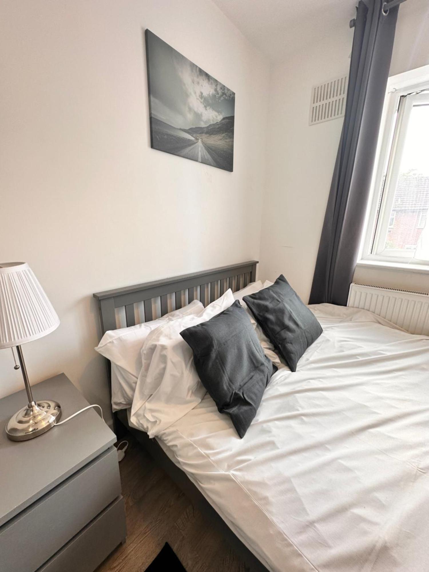 Double And Single Rooms In Bromley By Bow London Eksteriør billede