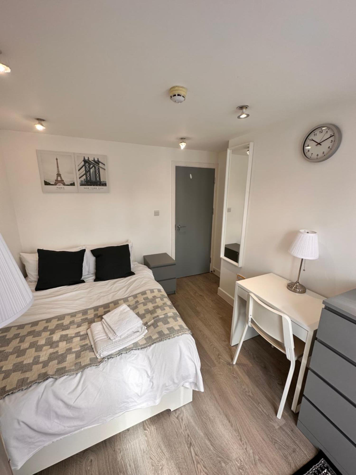 Double And Single Rooms In Bromley By Bow London Eksteriør billede