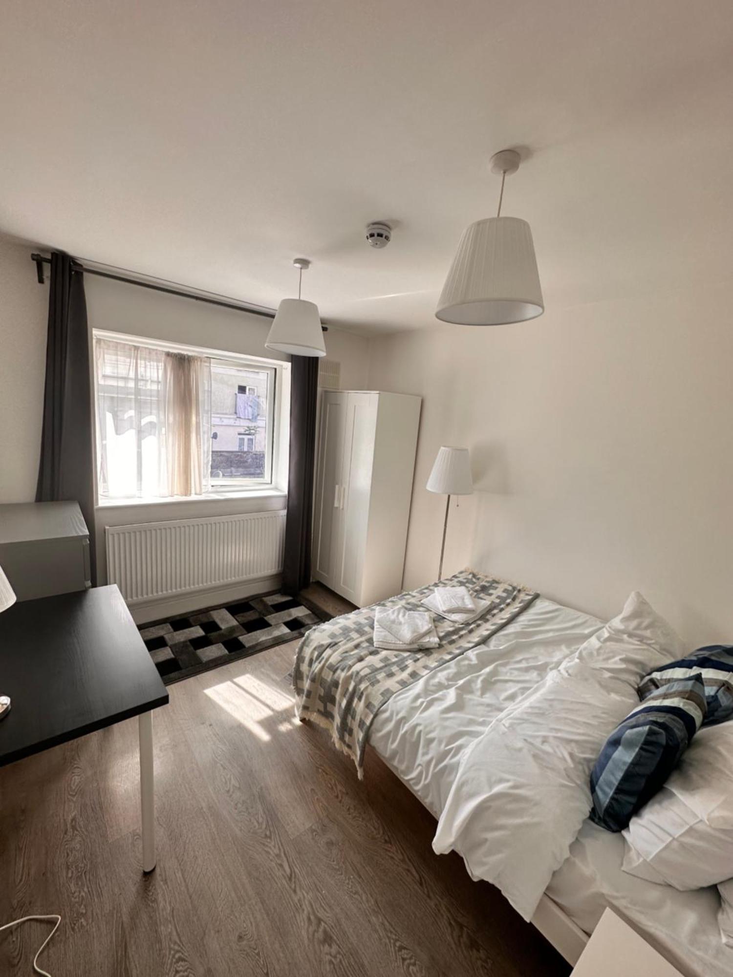 Double And Single Rooms In Bromley By Bow London Eksteriør billede