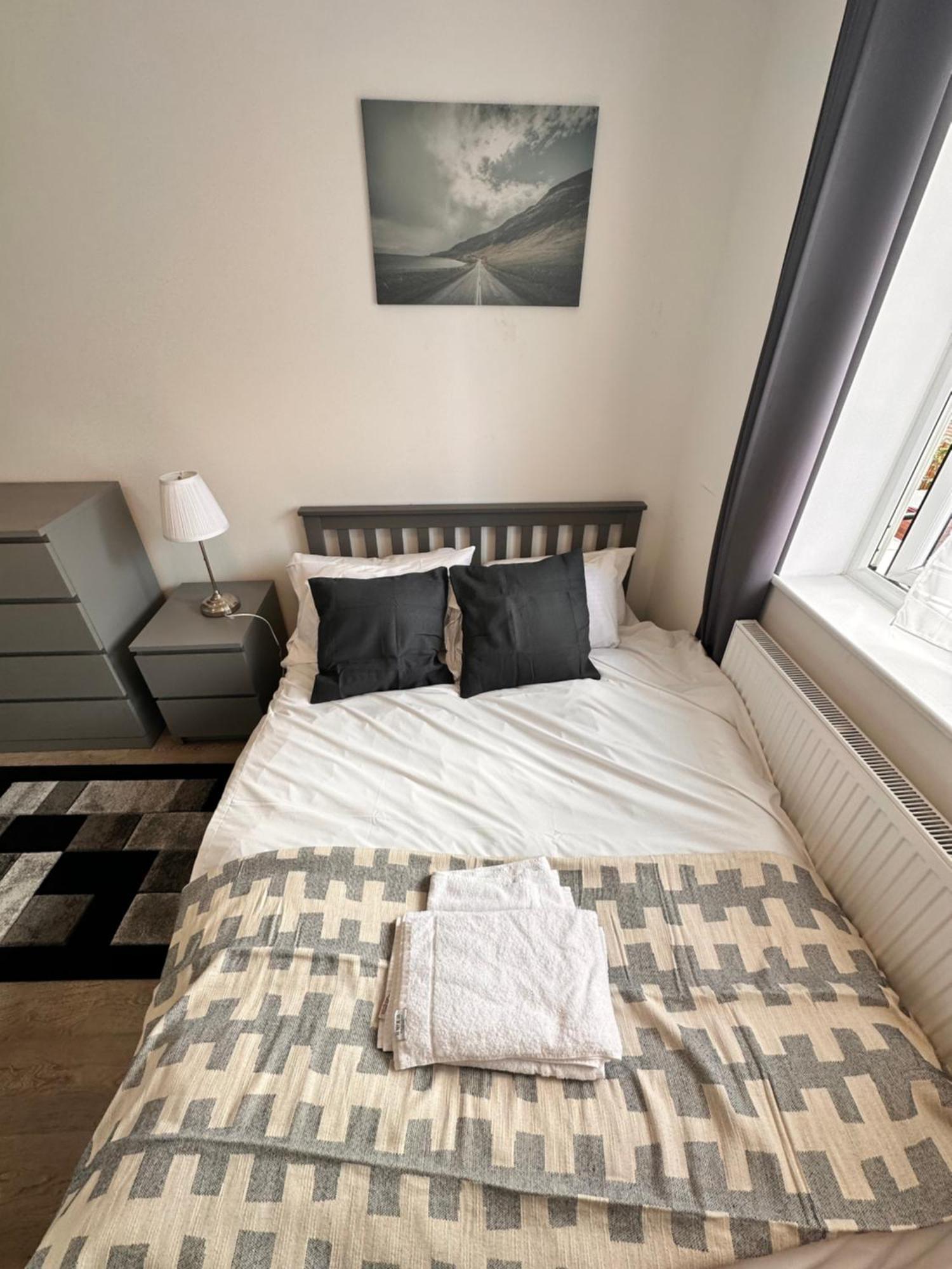 Double And Single Rooms In Bromley By Bow London Eksteriør billede